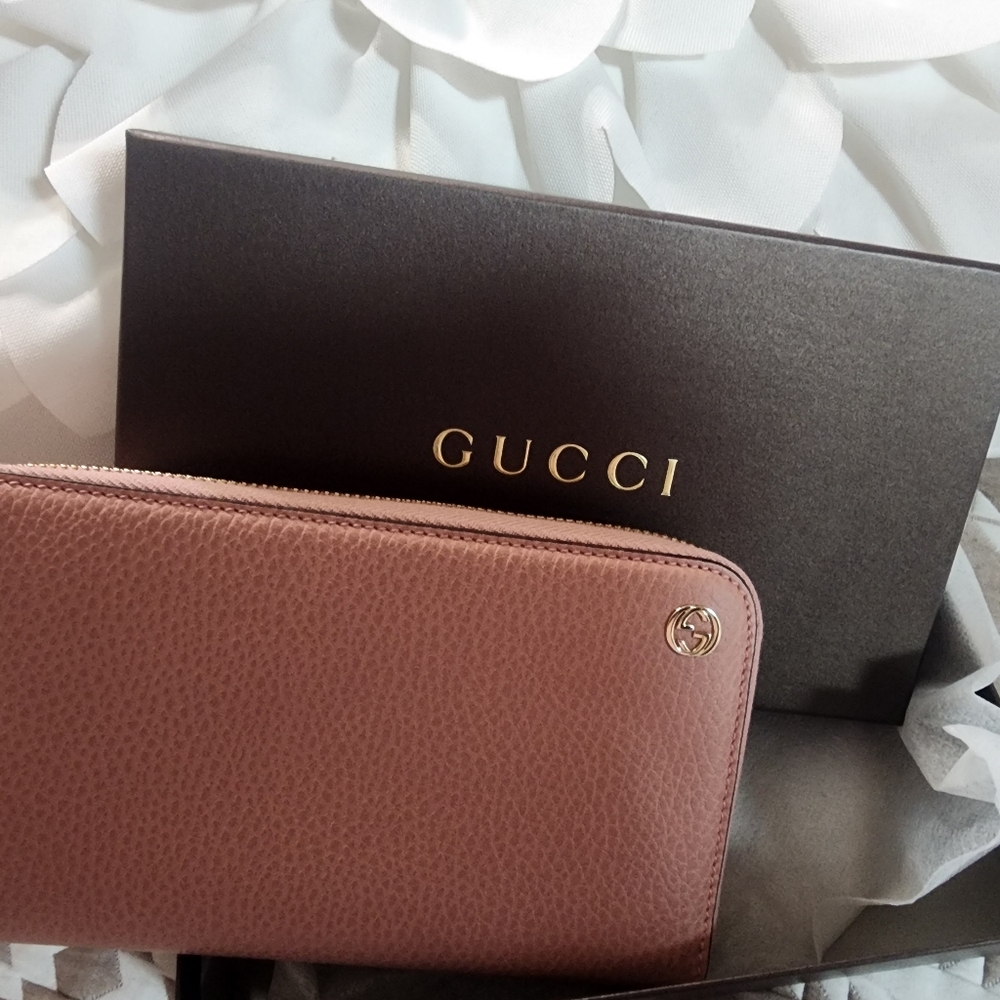 Gucci  wallet with box regular wallet, pink leather material, soft  pink color